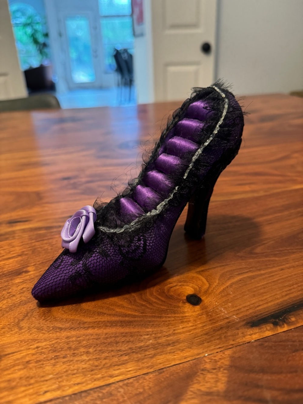 Decorative Purple High Heel Shoe Ring Holder Organizer 7” x 4.5” x 2” - Picture 4 of 8